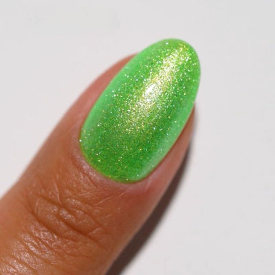 hands wearing 17 UFO Meets Earth Gel & Polish Diva Duo by DND